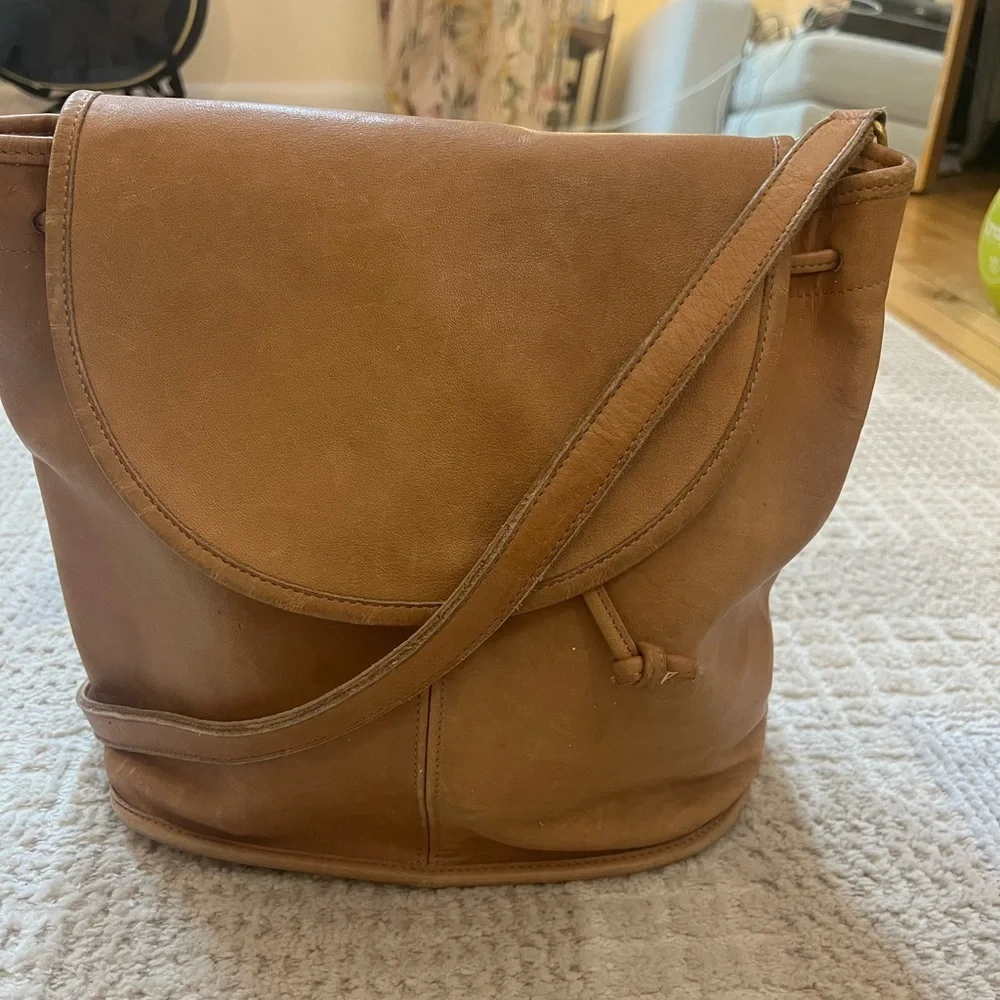Vintage Coach Classic 529-8715 Drawstring Flap Bucket Bag Tan Leather Crossbody - Picture 2 of 13